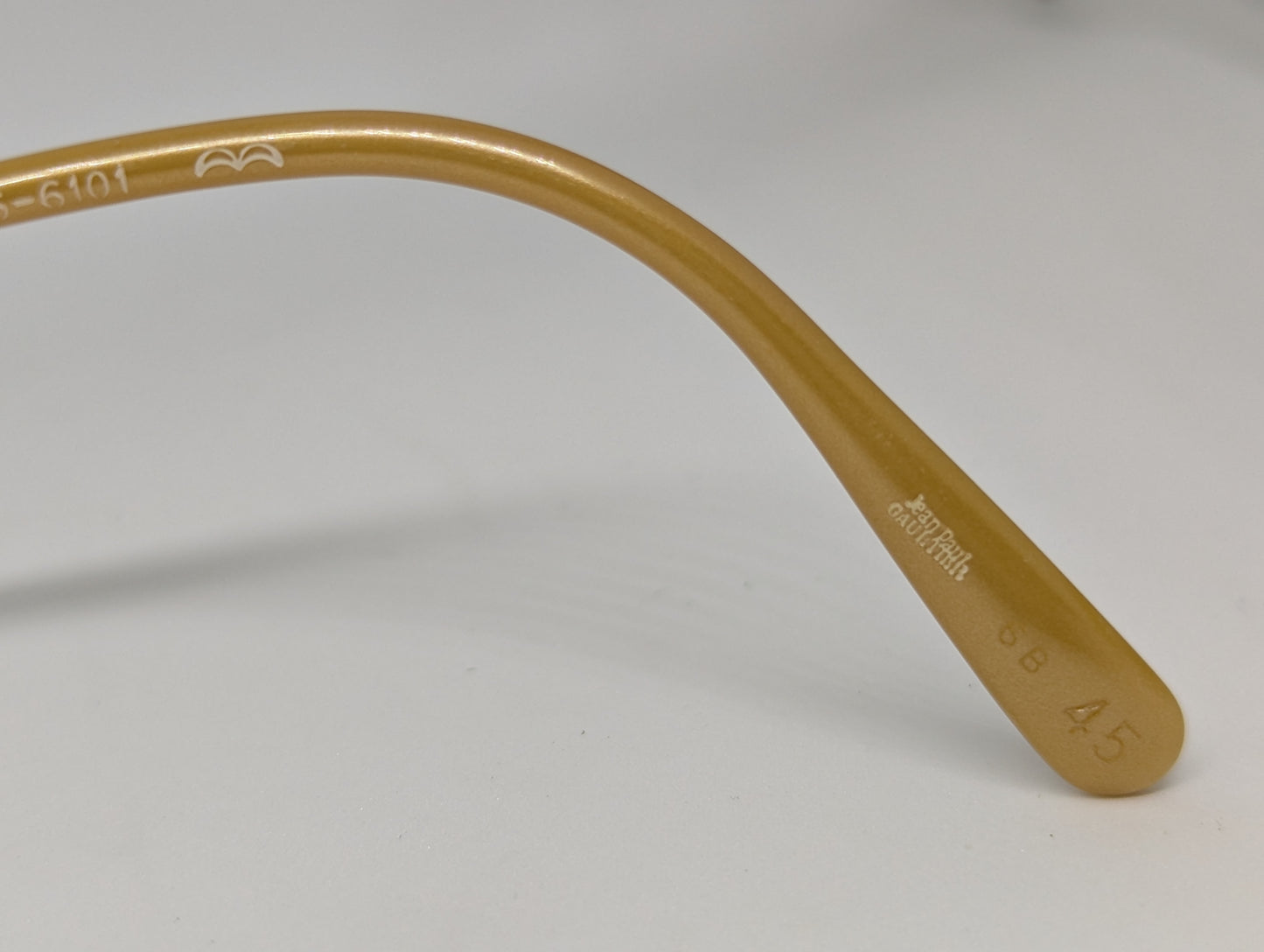 Jean Paul Gaultier 

model: 55-6101